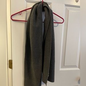 Old Navy fleece scarf. Excellent condition.
